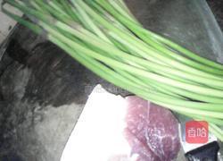 蒜苔炒肉的做法图解1
