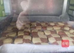 巧克力黄油双色曲奇的做法图解3