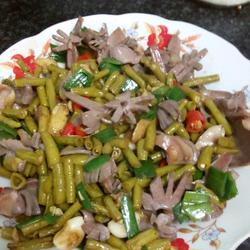 酸豆角炒鸡胗的做法[图]