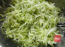 西葫芦猪肉包的做法图解1