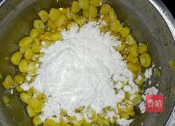 甜玉米烙的做法图解2