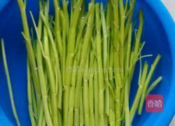 酸辣空心菜杆的做法图解1