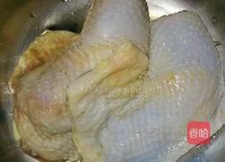 青酱嫩滑白斩鸡的做法图解1
