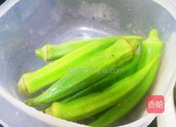 五花肉炒秋葵的做法图解1