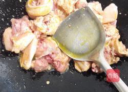 豇豆烧鸡肉的做法图解1