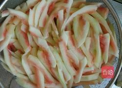 醋溜西瓜皮的做法图解2