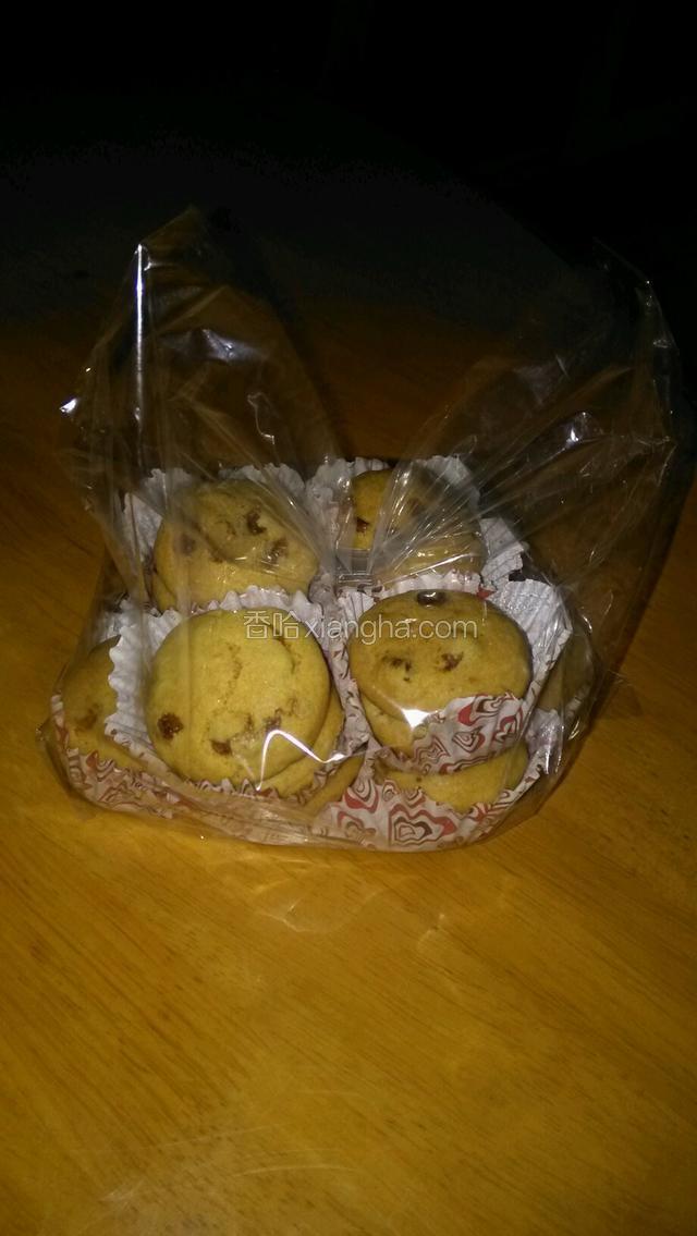 出炉后待凉，装入袋子密封