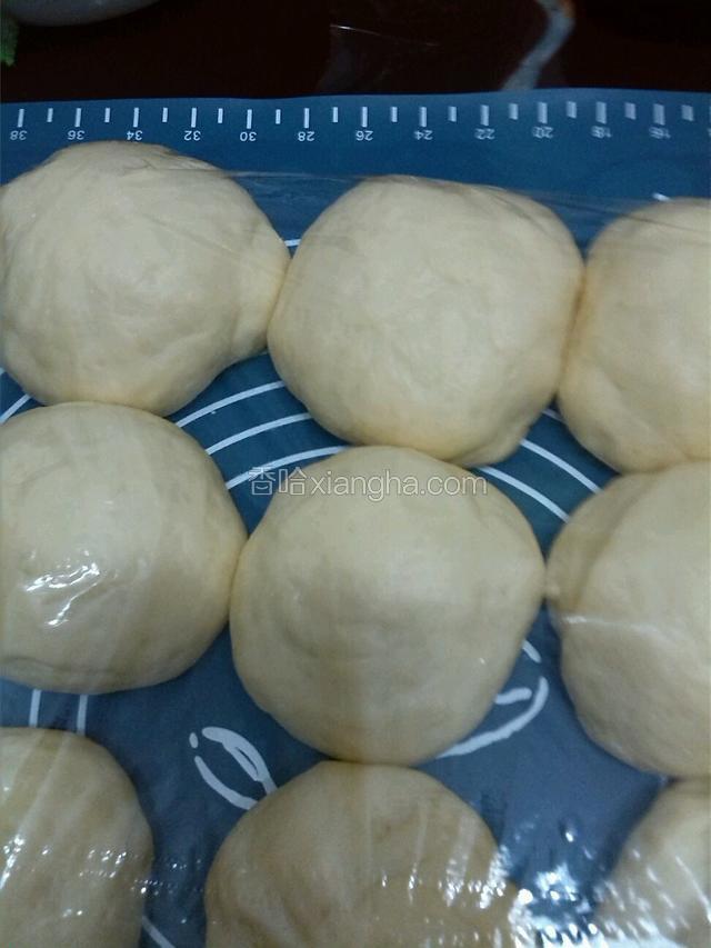 盖上保鲜膜醒20分钟左右