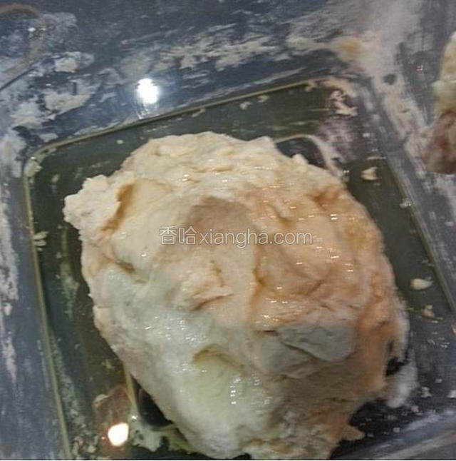 倒入玉米油搓均匀