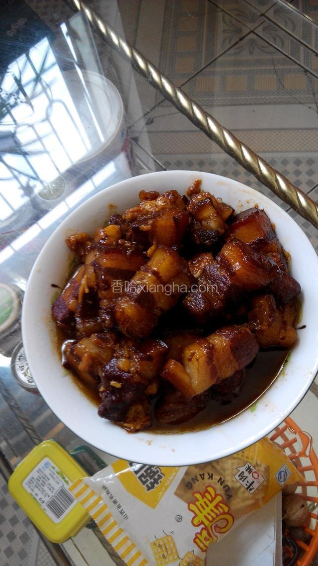 颜色诱人，肥而不腻，入口即化，鲜香可口。