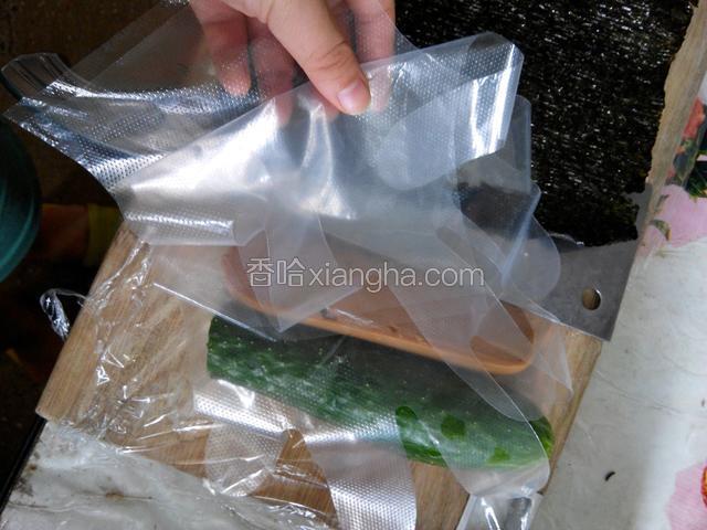 为了安全食用使用一次性手套。