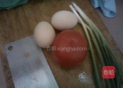 番茄鸡蛋炒饭的做法图解1