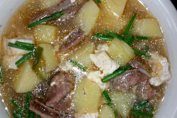 排骨炖土豆豆腐汤