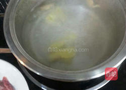 养身黑豆莲藕肉骨汤的做法图解2