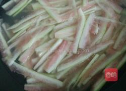 瓜皮青椒肉丝的做法图解2