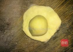 香酥豆沙蛋黄饼的做法图解3