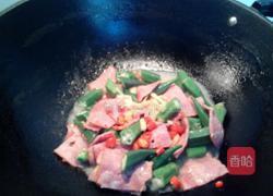 秋葵炒培根的做法图解7