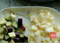 茄子土豆青椒面的做法图解2