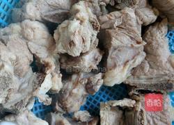 土豆烧排骨的做法图解1