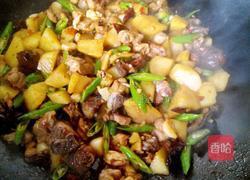 尖椒洋芋烧鸡的做法图解5