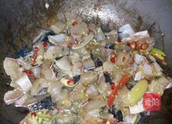 辣炒黑鱼丁的做法图解2