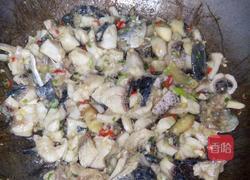 辣炒黑鱼丁的做法图解3