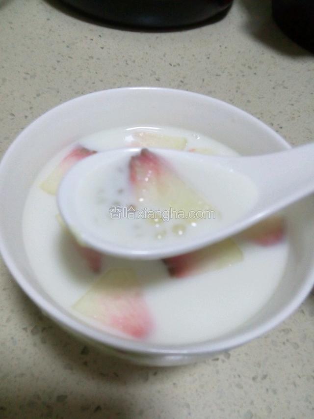 水蜜桃椰汁牛奶西米露