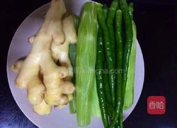 自贡鲜椒兔的做法图解1