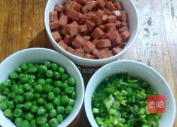 青豆炒饭的做法图解3