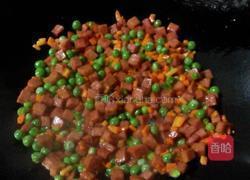 青豆炒饭的做法图解4