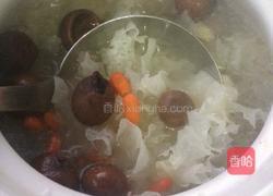 虞氏桂圆莲子银耳汤的做法图解2