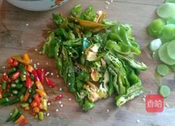 开胃辣椒肉片的做法图解1