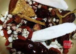 黄豆猪手老火靓汤的做法图解3