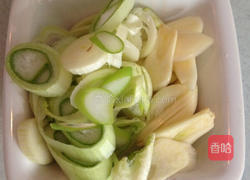 西红柿炒鸡蛋的做法图解1