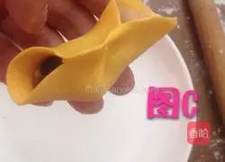 Illustration of the double-fold dumpling wrapping method 4