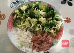 炒西兰花的做法图解1