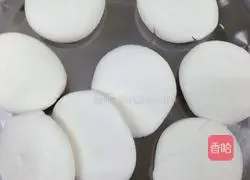 Illustration of how to make fresh meat glutinous rice balls 6
