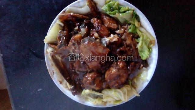 出锅，加点青菜点缀一下好看