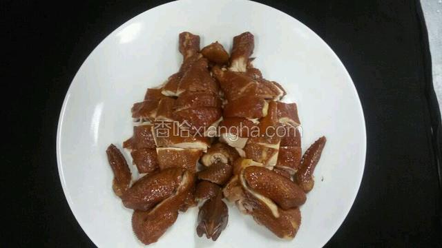 溅入的花生油要热，香味才够。