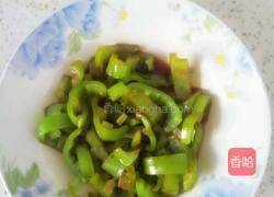 尖椒皮蛋的做法图解1