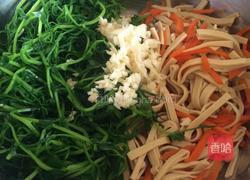 豌豆苗拌干豆腐丝的做法图解2
