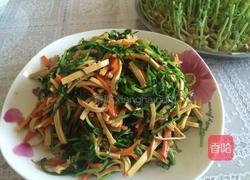 豌豆苗拌干豆腐丝的做法图解3