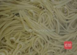 辣椒肉拌面的做法图解2