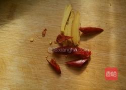 蒜苔炒腊肠的做法图解2