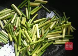 蒜苔炒腊肠的做法图解4