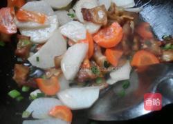 红白萝卜炒五花肉的做法图解5