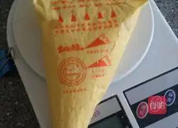 Illustration of how to make egg yolk biscuits 7