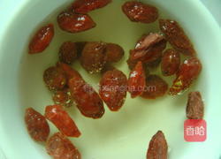 韭菜炒核桃仁的做法图解3