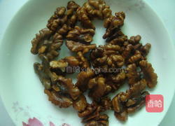 韭菜炒核桃仁的做法图解5