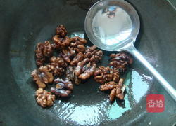 韭菜炒核桃仁的做法图解6